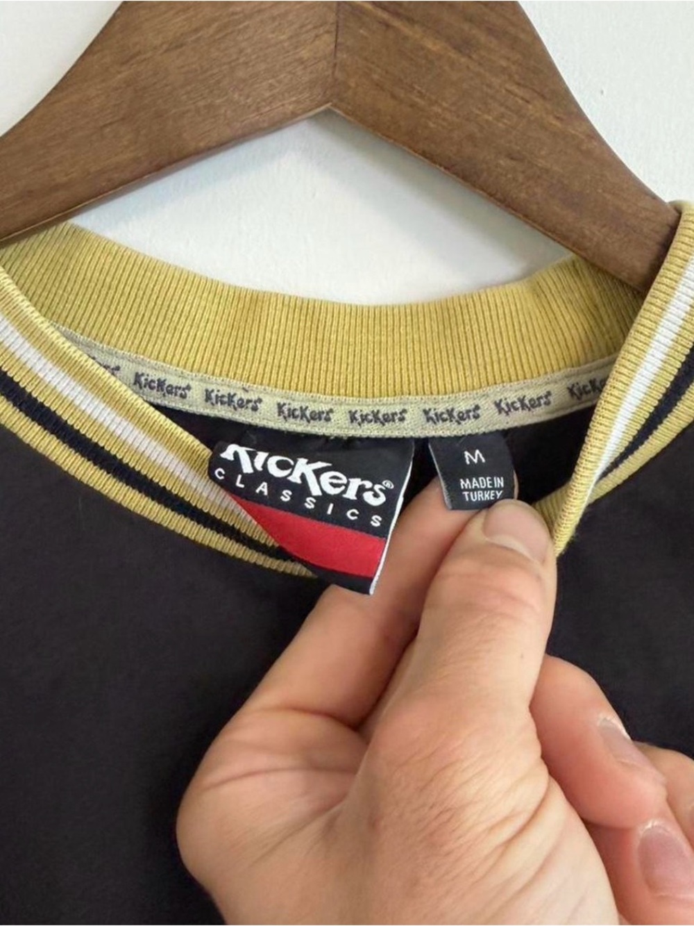Vintage Y2K Kickers Brown Ringer T-Shirt Yellow Trim Logo Tee Size M - Picture 3 of 5